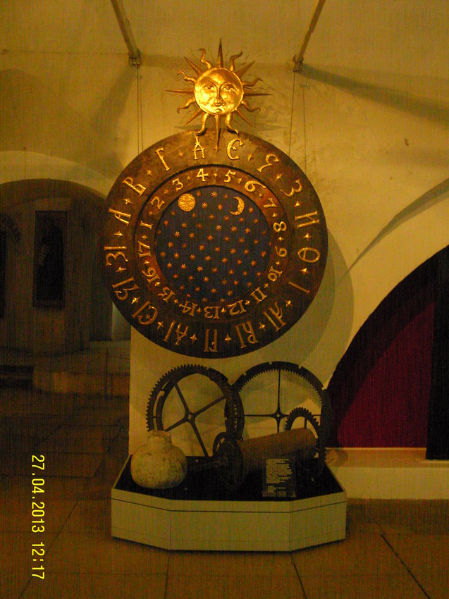 Башенные часы Распятской колокольни с &quot;византийским&quot; временем в экспозиции музея