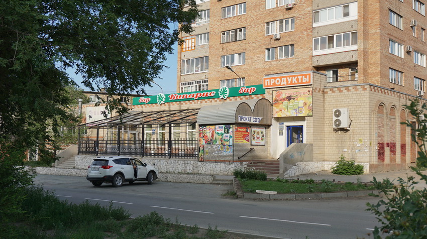 На улице Добровольской.