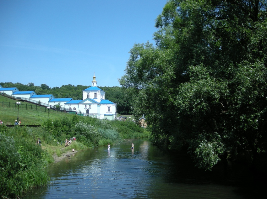 На берегу реки Тускарь