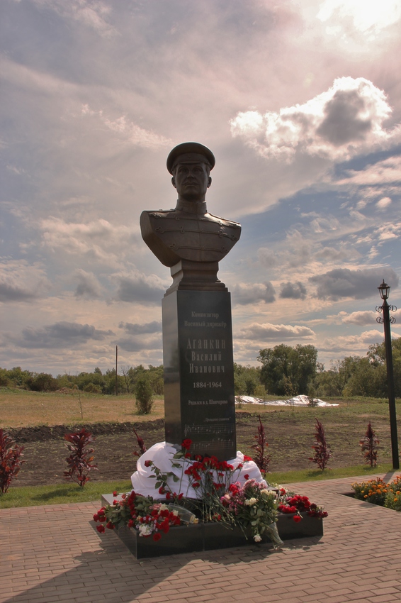 Памятник уроженцу села Шанчерово Василию Ивановичу Агапкину,открытый в 2014 году
