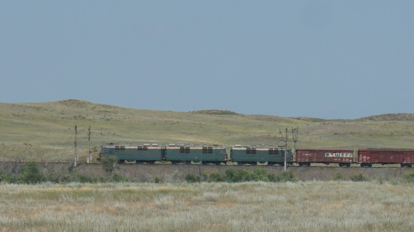 Окраины Орска...степь...товарный поезд.