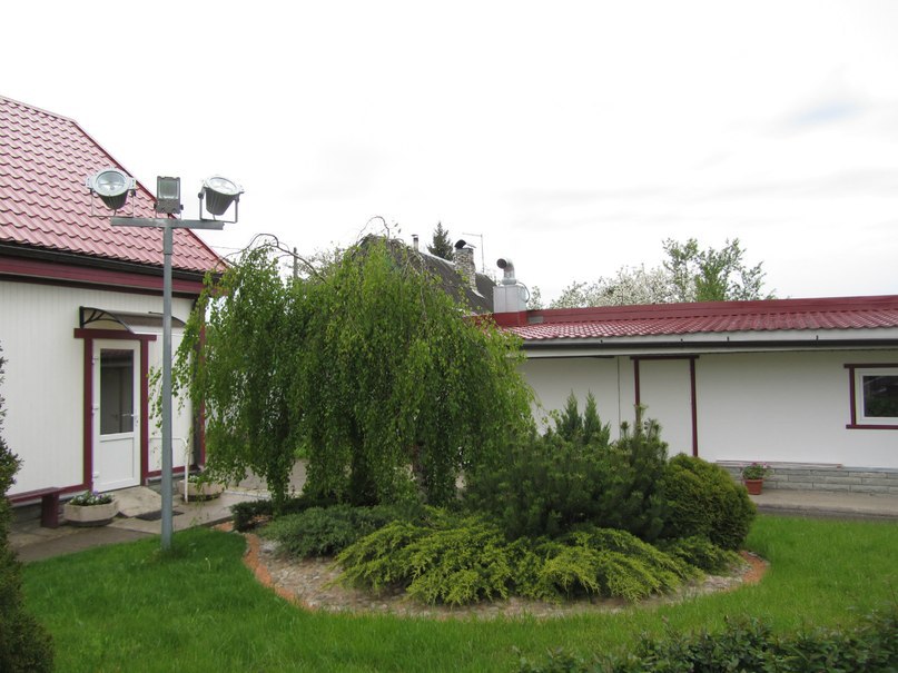 Территория церкови Нарвской иконы Божией Матери и Иоанна Кронштадского