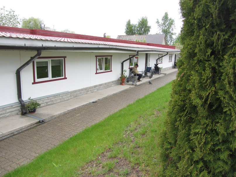 Территория церкови Нарвской иконы Божией Матери и Иоанна Кронштадского