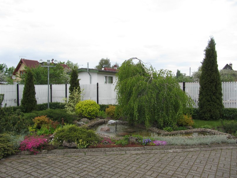 Территория церкови Нарвской иконы Божией Матери и Иоанна Кронштадского