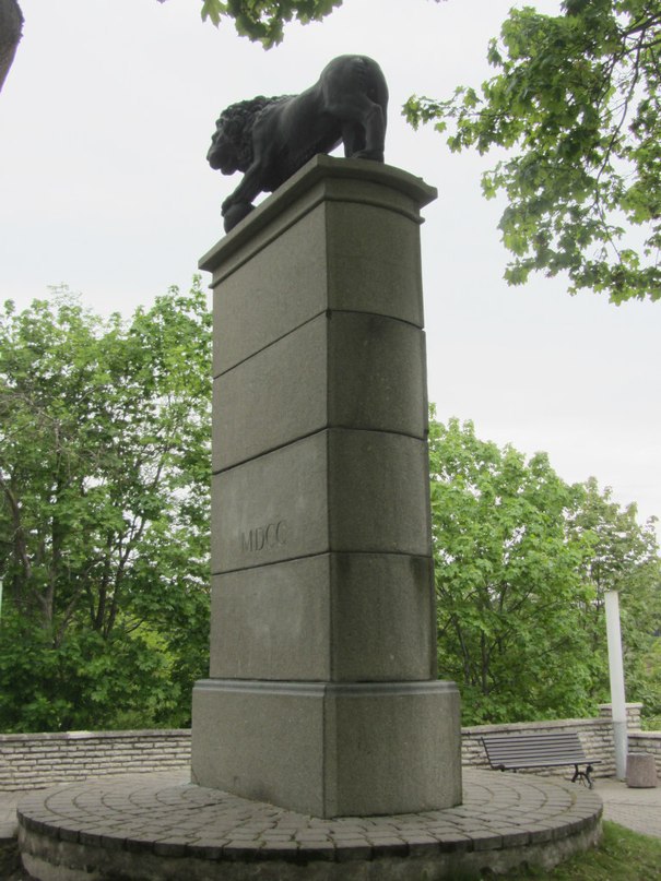 «Шведский лев», установленный в Нарве в память шведских солдат времен Северной войны