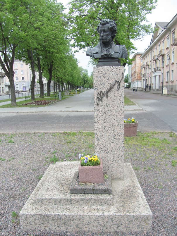 Памятник А. С. Пушкину, другой ракурс