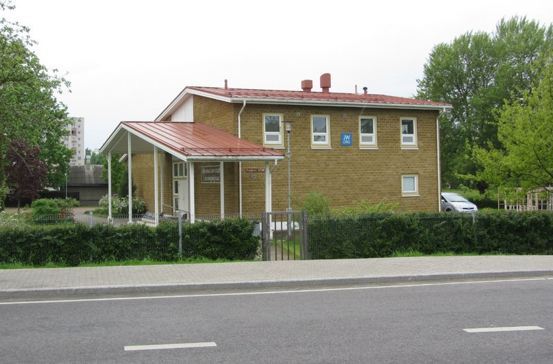 S. Lavretsovi, Нарва