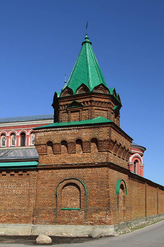 Юго-Восточная башня Никольского мужского монастыря