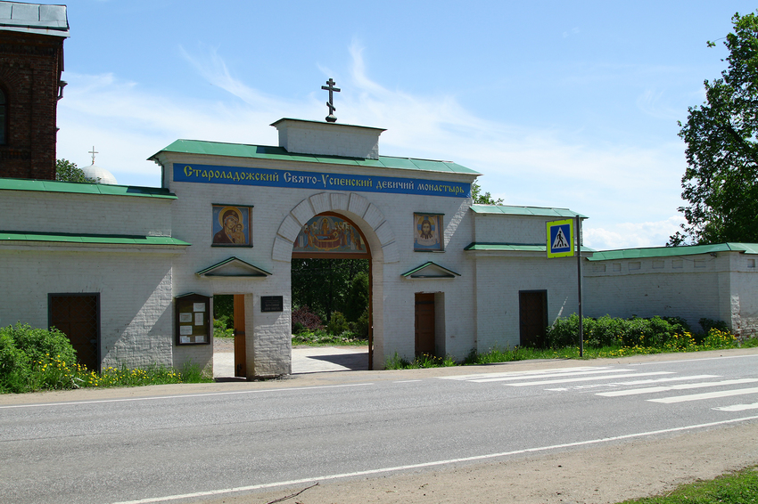 Ворота Свято-Успенского девичьего монастыря