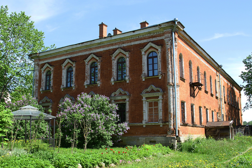 Корпус Свято-Успенского девичьего монастыря