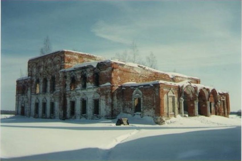 Заброшенный Богородицерождественский монастырский храм. 90-е годы