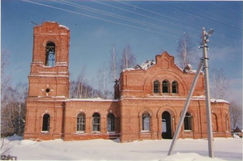 Заброшенный Казанский храм в д. Запутное. 1993г.