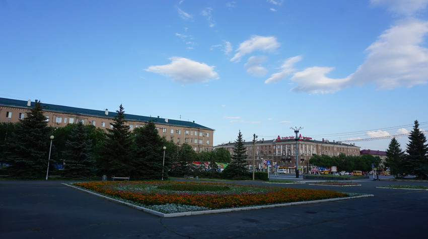 Комсомольская площадь в орске