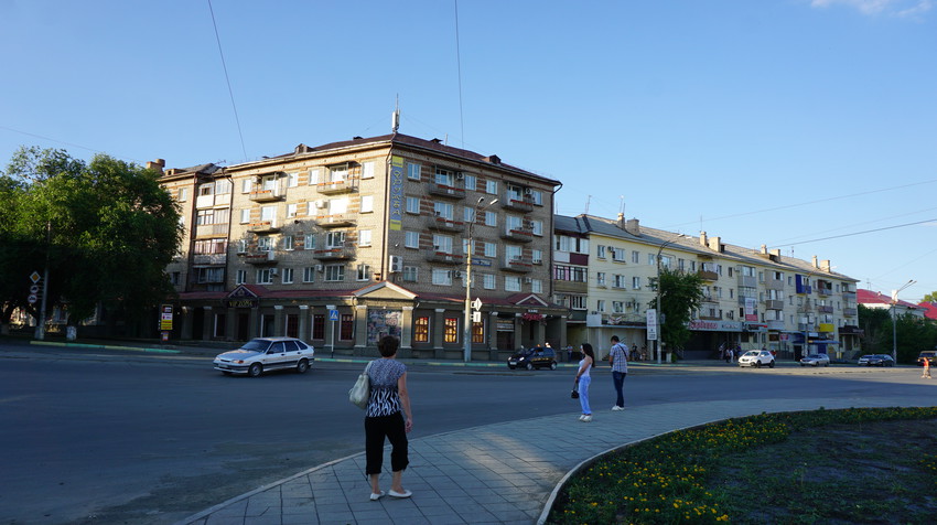 На улице Крамоторской.