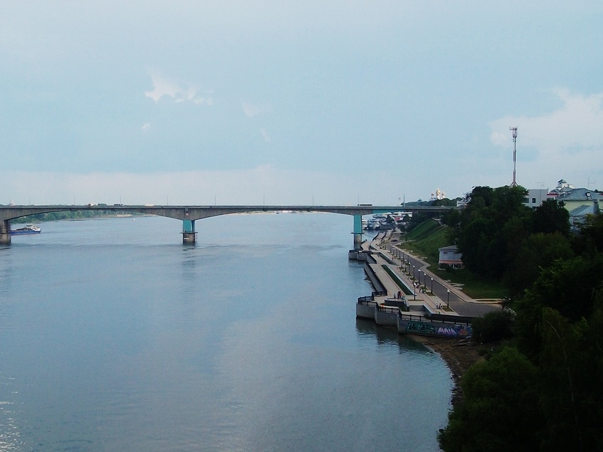 Октябрьский мост через Волгу в Ярославле.