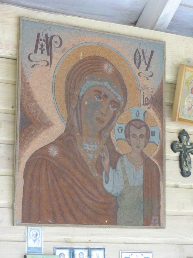 Часовня освящена во имя иконы Казанской Божией Матери