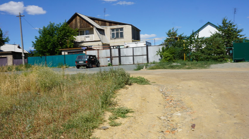 На улице Братской.