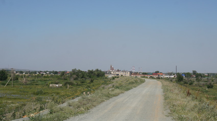 Насыпная дамба от паводка на реке Орь.