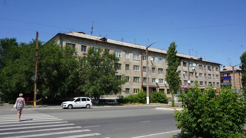 На улице Мира.