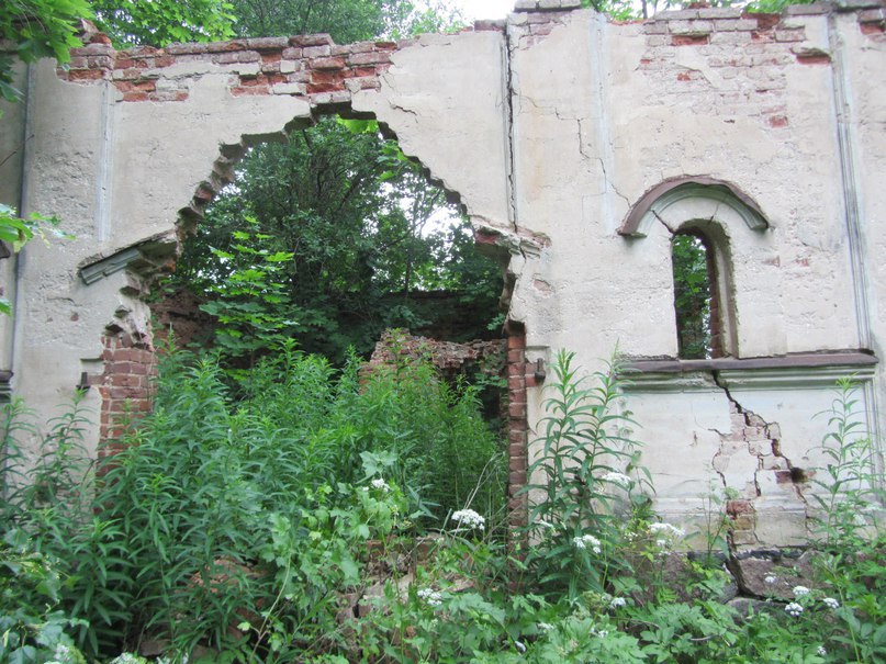 Ликовское, руины старинной усадьбы
