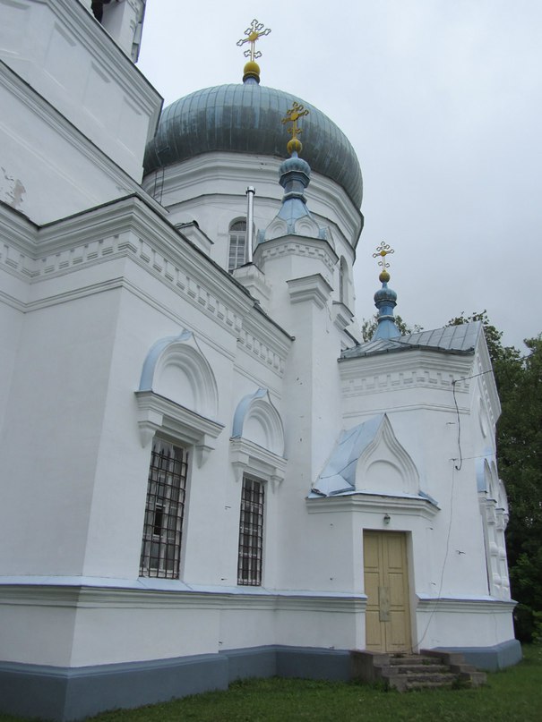 Церковь Георгия Победоносца в деревне Ложголово.