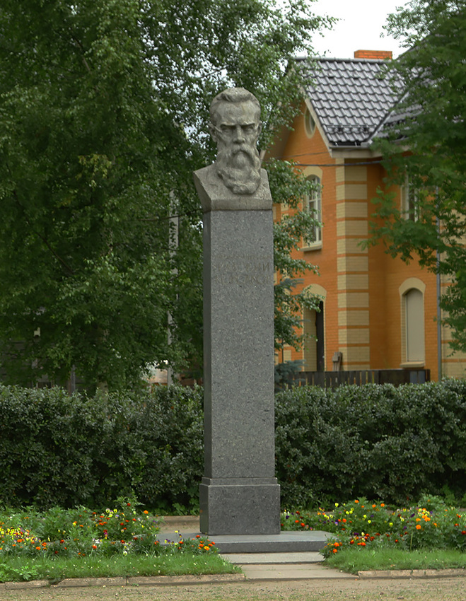 Памятник Римскому-Корсакову