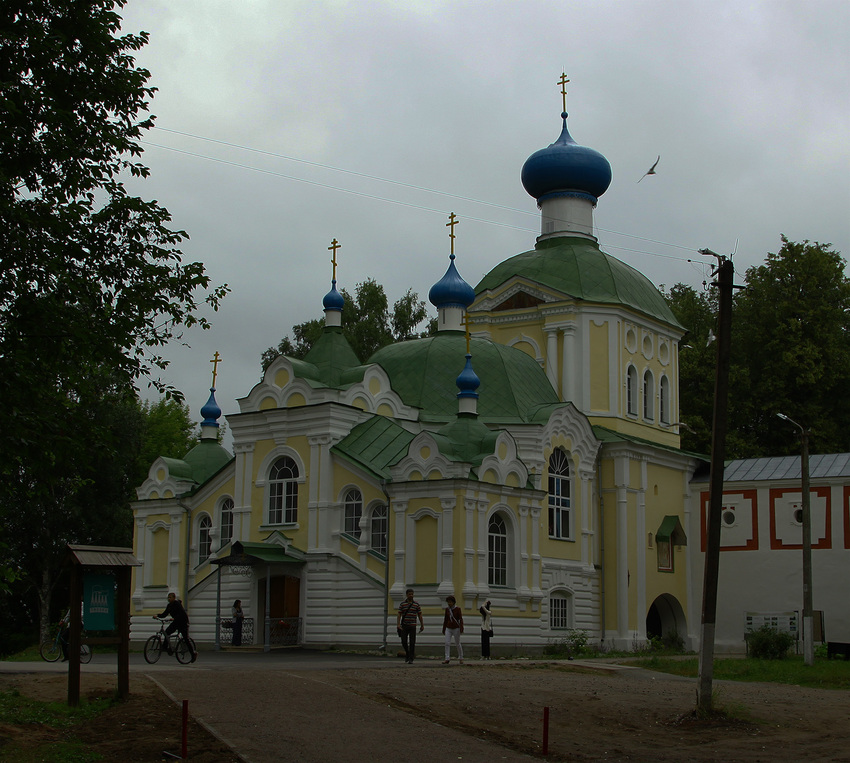 Надвратная церковь