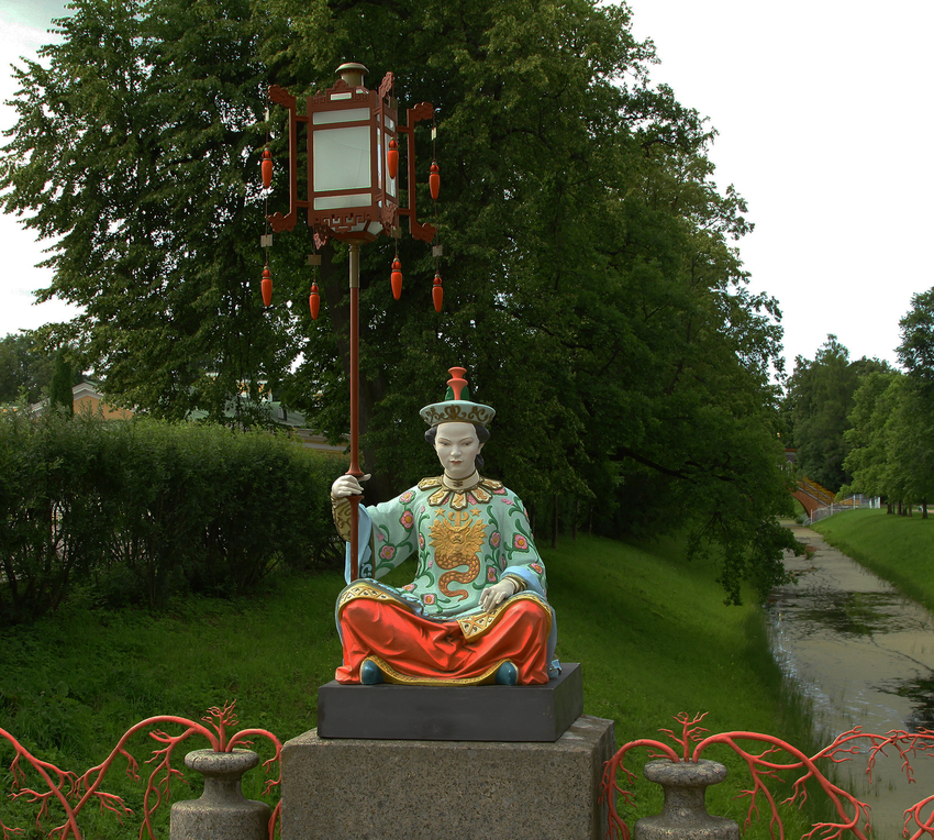 Фигура на Большом Китайском мосту