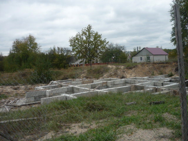 Заложенный фундамент под строительство храма