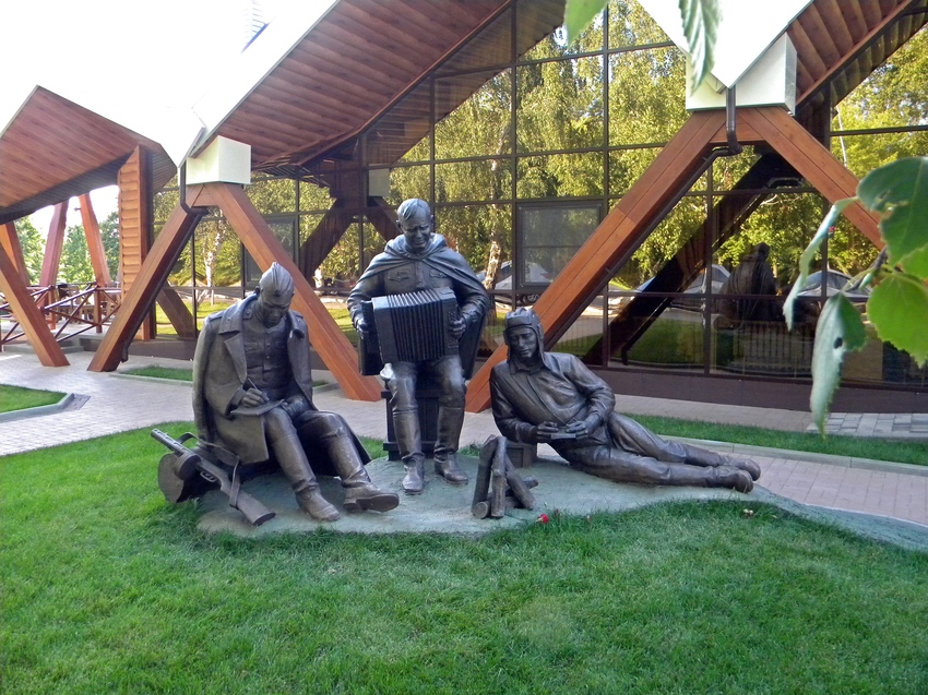 Скульптурная композиция «Привал» в Прохоровском парке Победы