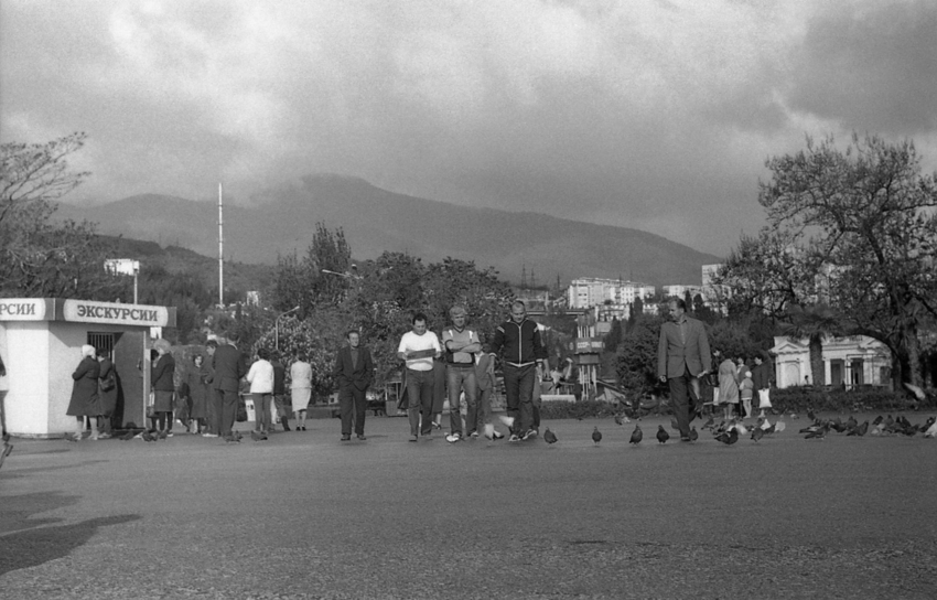 утро на набережной Алушты - май 1987 года