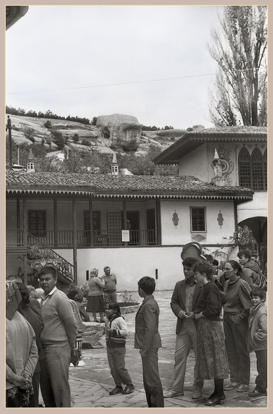 на территории ханского дворца - май 1987 года