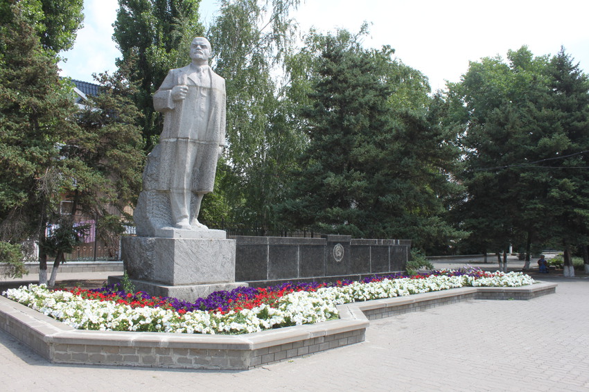 Ровеньки. Памятник В.И. Ленину.