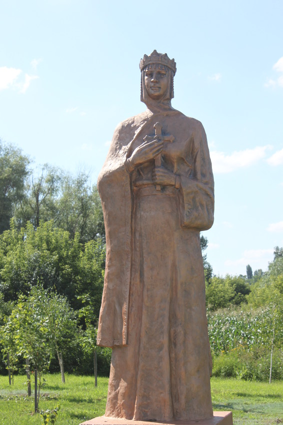 Ровеньки. Памятник княгине Ольге.