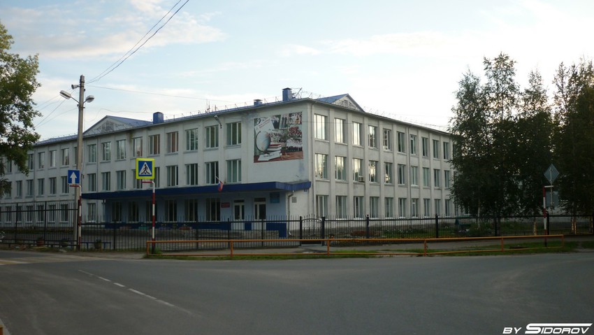 Школа на площади Нефтяников