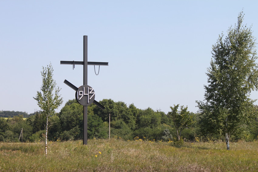 Шопино. Памятный крест возле села на трассе &quot;Крым&quot;.