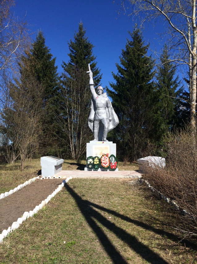 Памятник погибшим в ВОв, д.Ивановщина