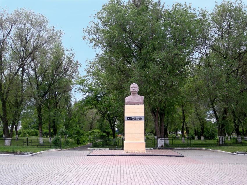 Памятник Буденному