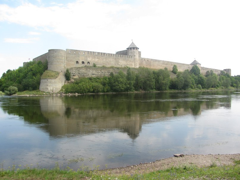 Ивангородская крепость, вид с эстонской стороны
