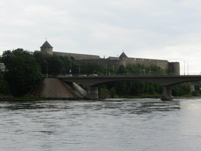 вид с эстонской стороны на Ивангород