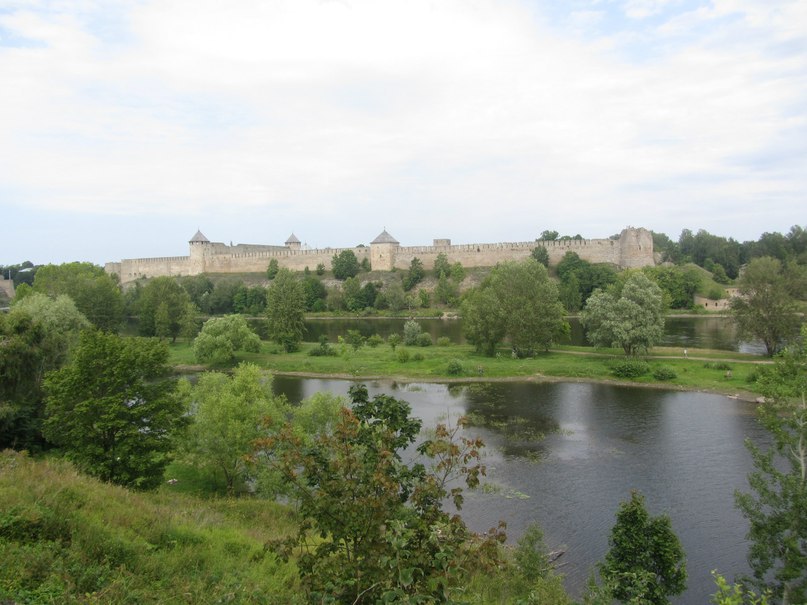 вид с эстонской стороны на Ивангород