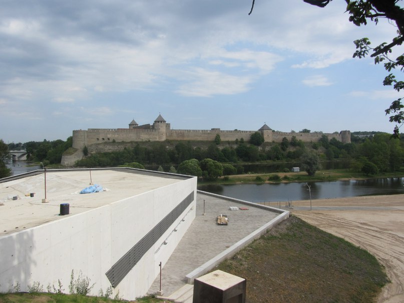 вид с эстонской стороны на Ивангород