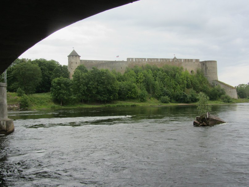 вид с эстонской стороны на Ивангород