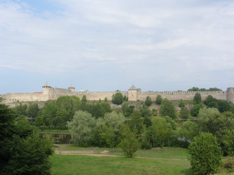 вид с эстонской стороны на Ивангород