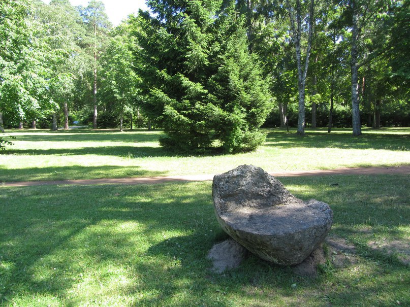 Усть-Нарва, в парке