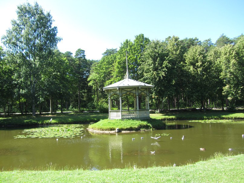 Усть-Нарва,  беседка в парке