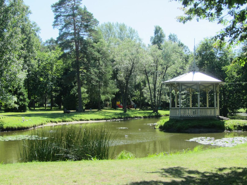 Усть-Нарва, в парке