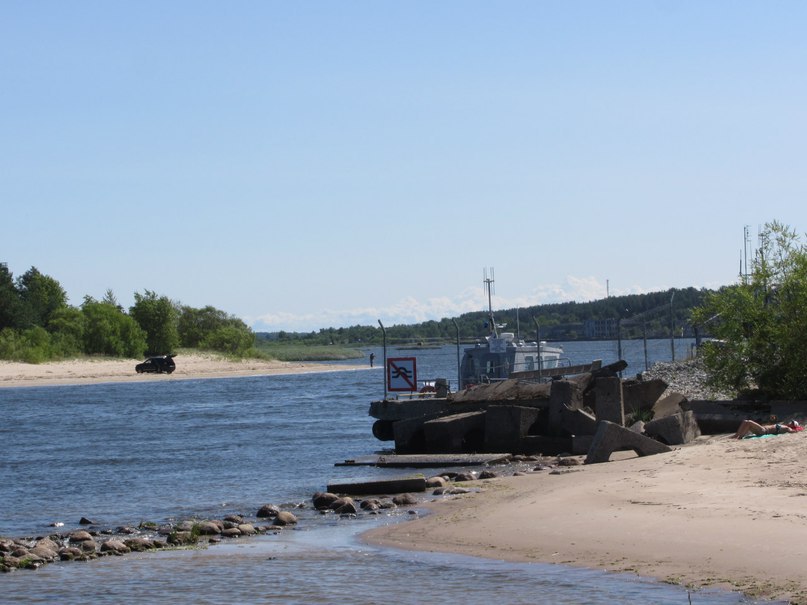 Усть-Нарва, берег реки