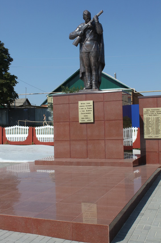 Терновка. Мемориал в честь погибших в годы войны.