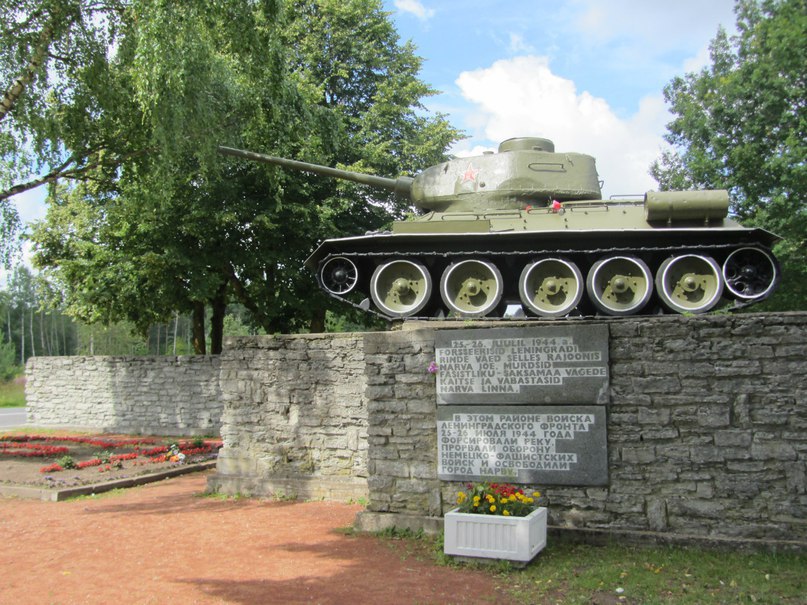 Нарва,  Jõesuu, монумент танк Т-34
